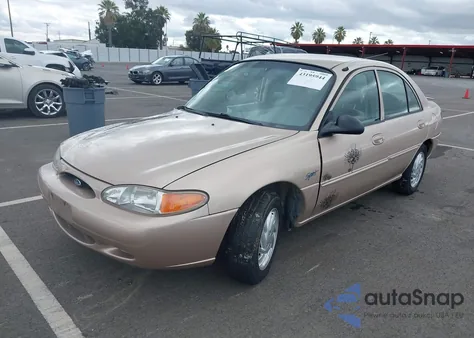 1998 Ford Escort Se z USA, uszkodzony, nr VIN 1FALP13P1WW112910